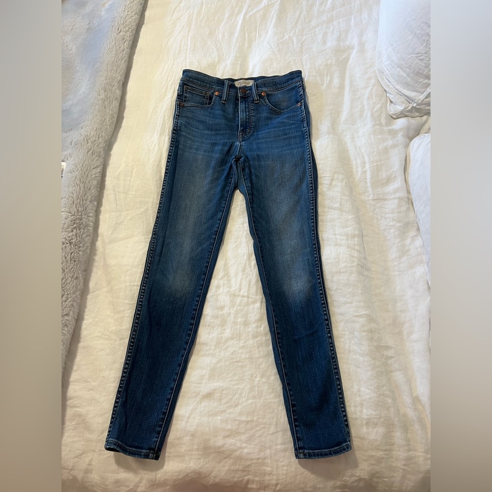 Madewell blue skinny jeans. Size 27. Good condition + SO comfortable.